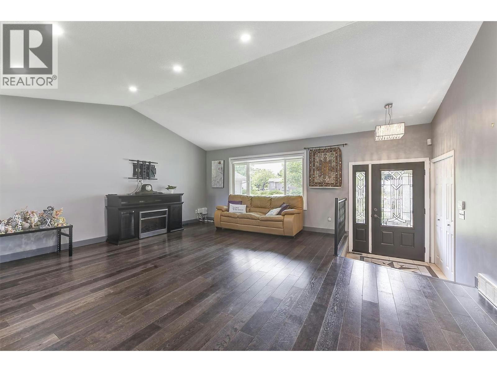 1852 Crossglen Court, Kelowna, BC, V1V 1S4