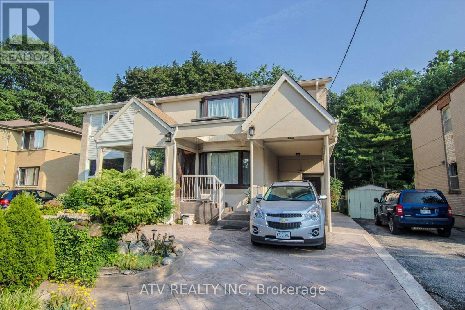 235 Saint Marks Road, Toronto, ON, M6S 2J1