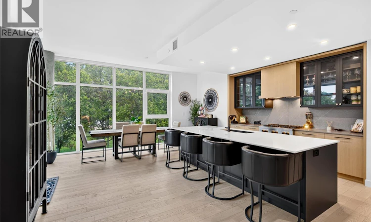 315-3389 Lakeshore Road