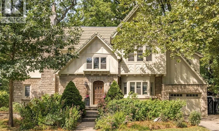 2 Oak Knoll Drive
