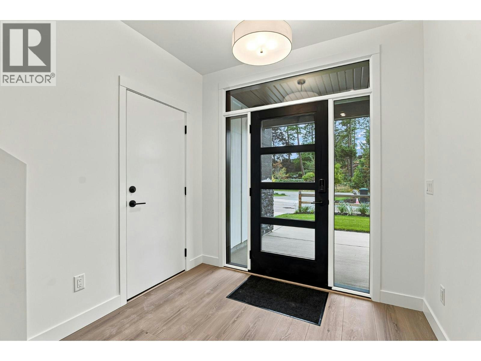 491 N Clifton Road, Kelowna, BC, V1V 1H1 - 4