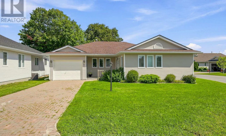 11 Monroe Court
