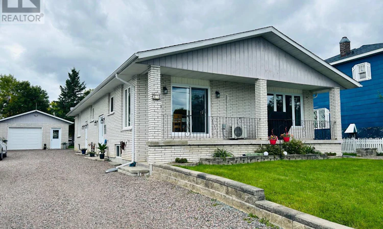 85 Byng Avenue E