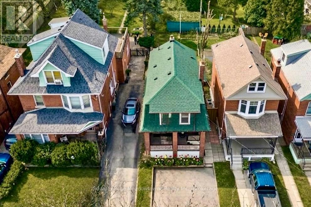 216 Maplewood Avenue, Hamilton, ON, L8M 1X8