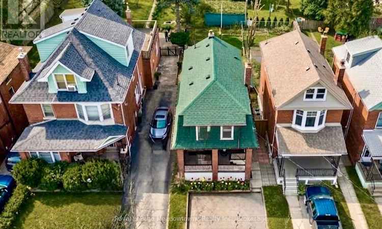216 Maplewood Avenue