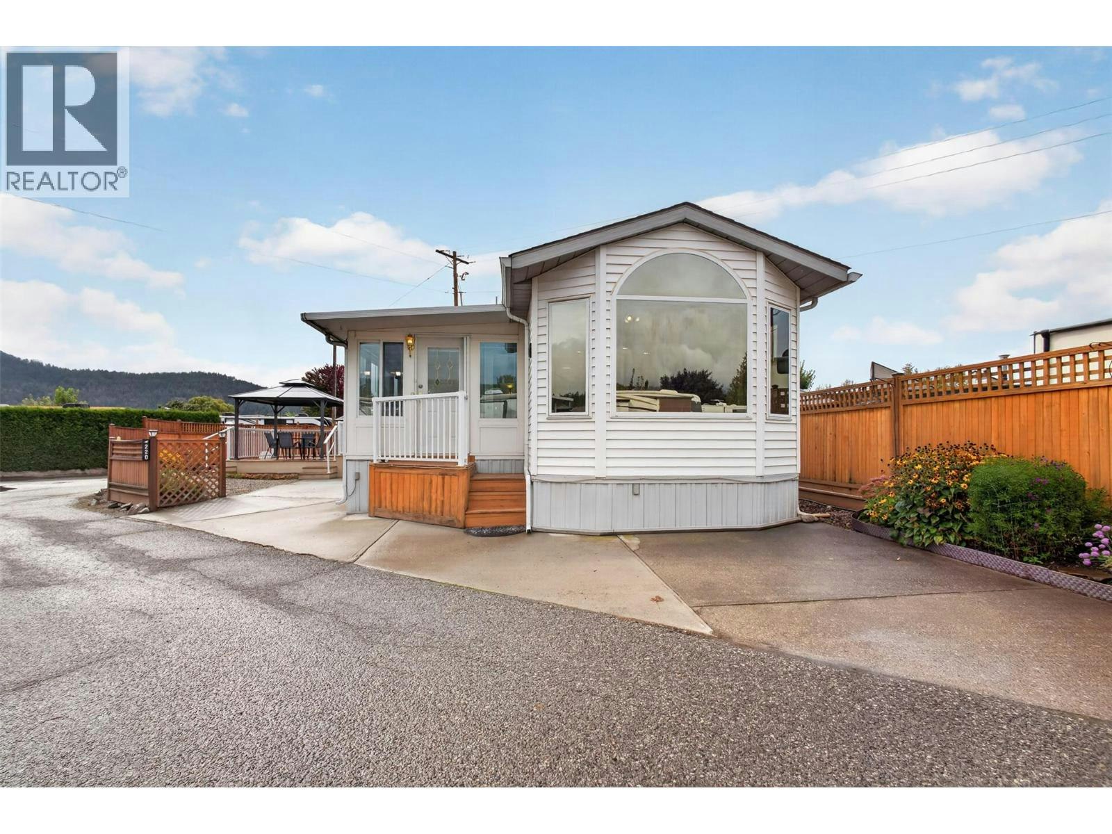 220-415 Commonwealth Road, Kelowna, BC, V4V 1P4