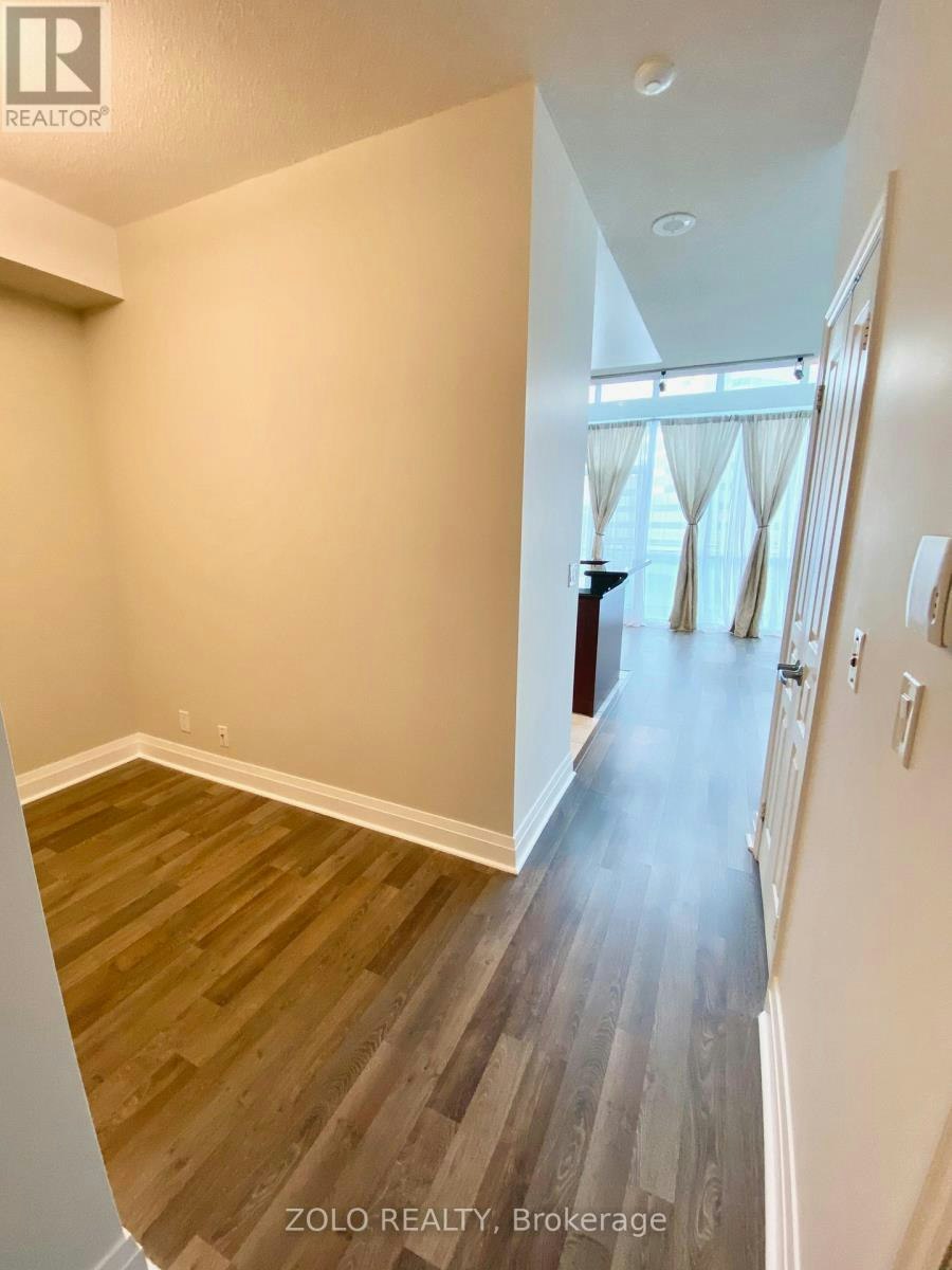 516-220 Burnhamthorpe Road W, Mississauga, ON, L5B 4N4 - 2
