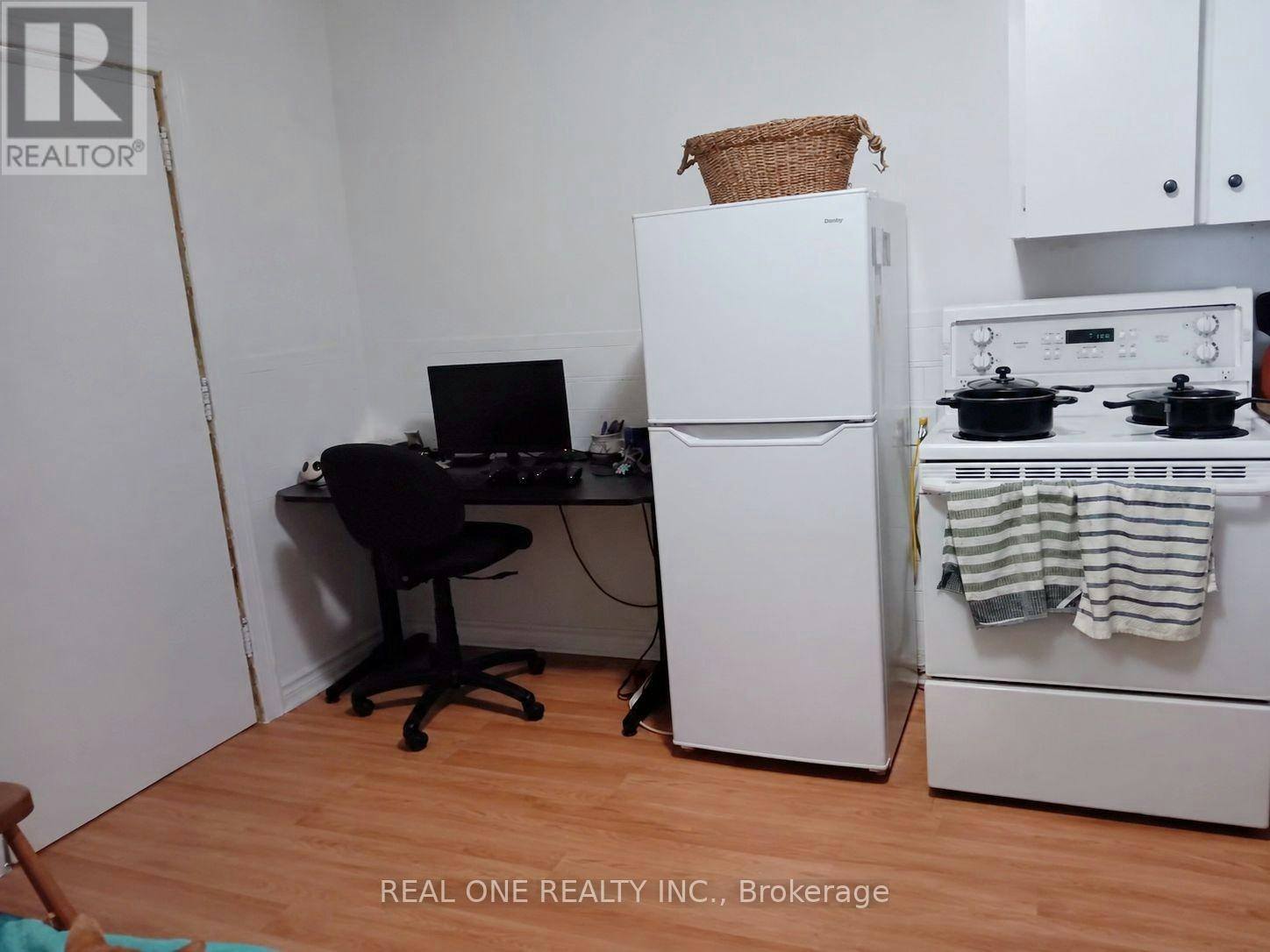 2-104 Twenty Fifth Street, Toronto, ON, M8V 3P8