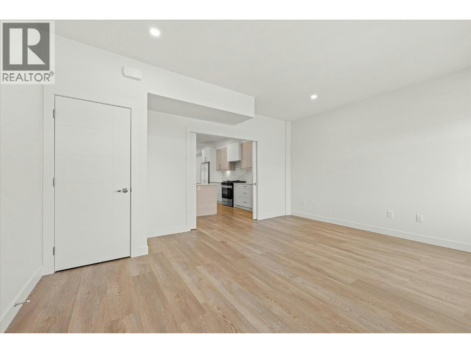 117-5300 Main Street, Kelowna, BC, V1W 0C1 - 10