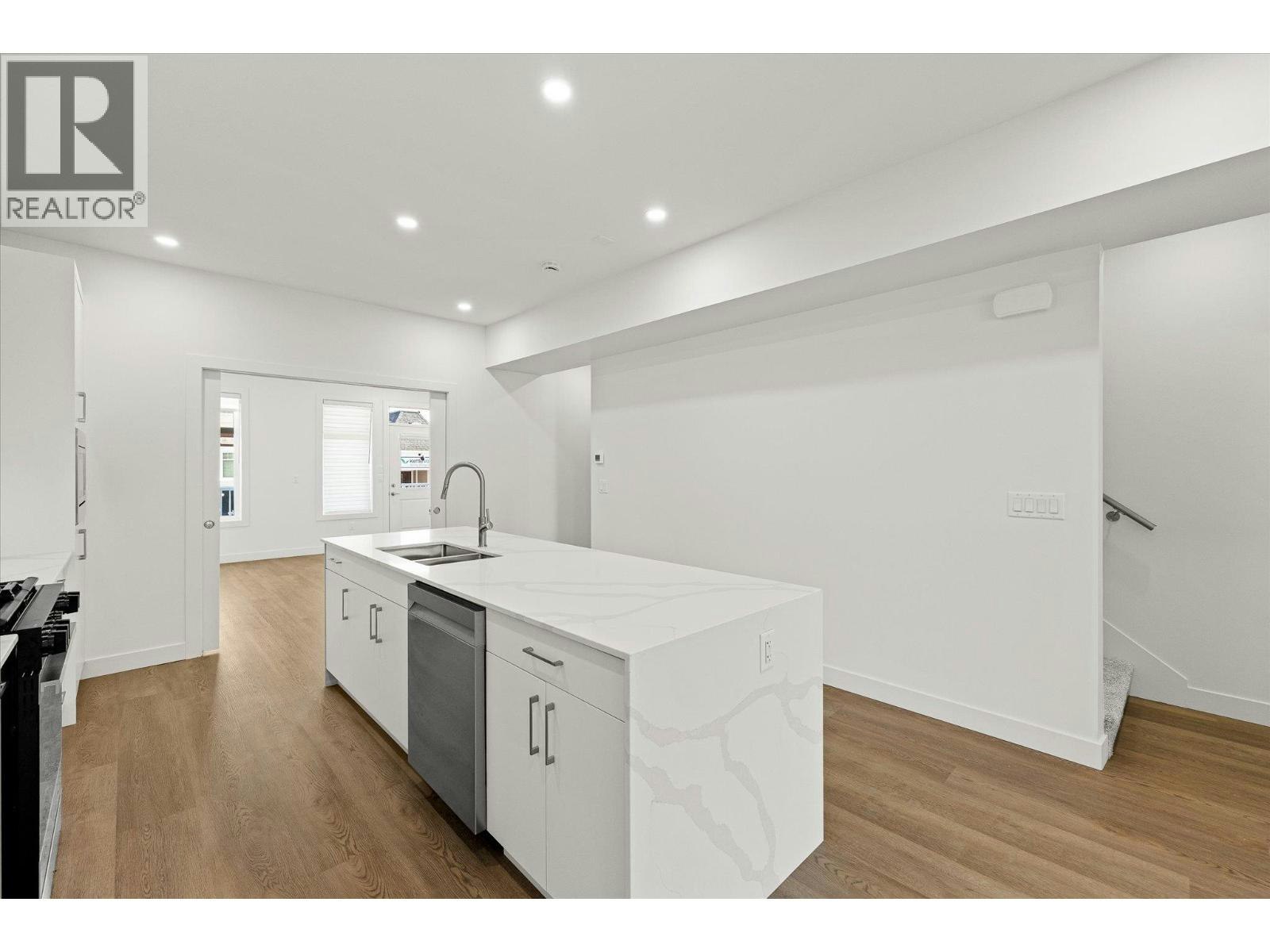 117-5300 Main Street, Kelowna, BC, V1W 0C1 - 16