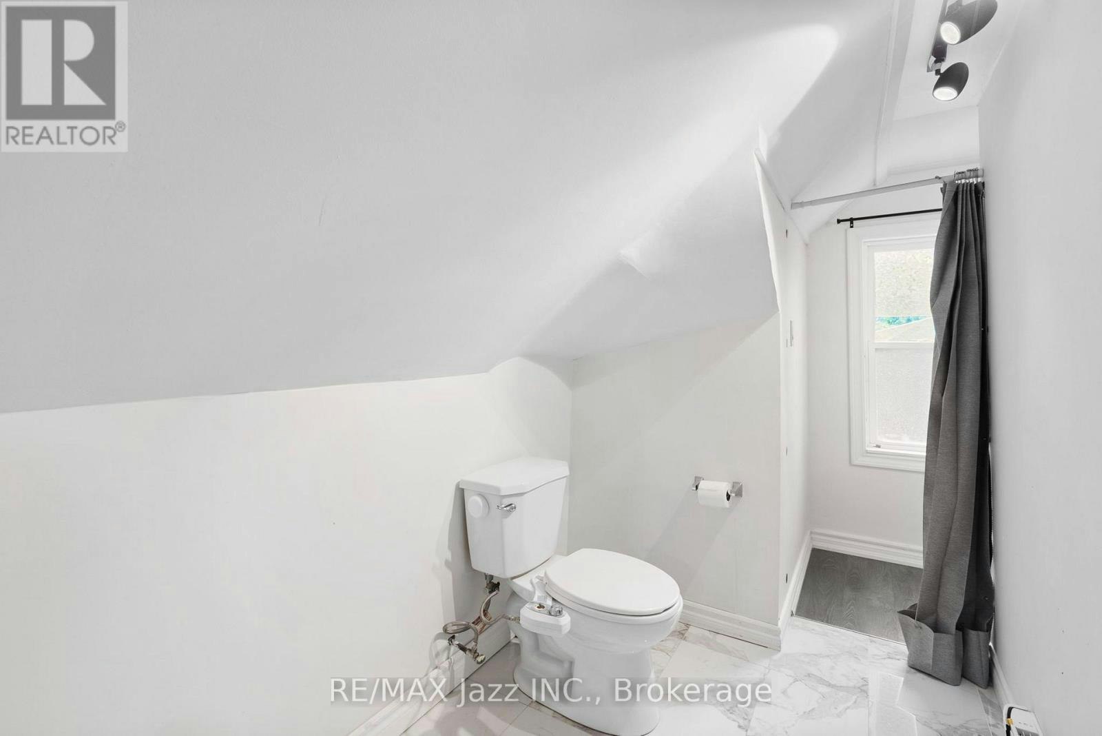 152 Elgin Street E, Oshawa, ON, L1G 1T3 - 17