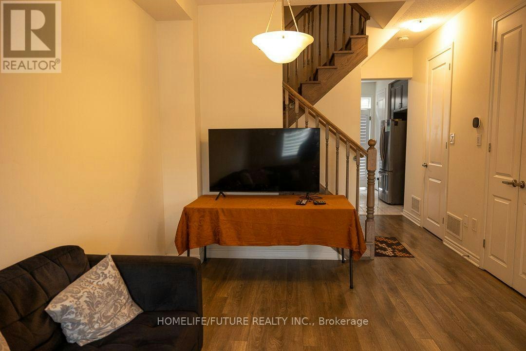 31 Jolly Way, Toronto, ON, M1P 0E2 - 8