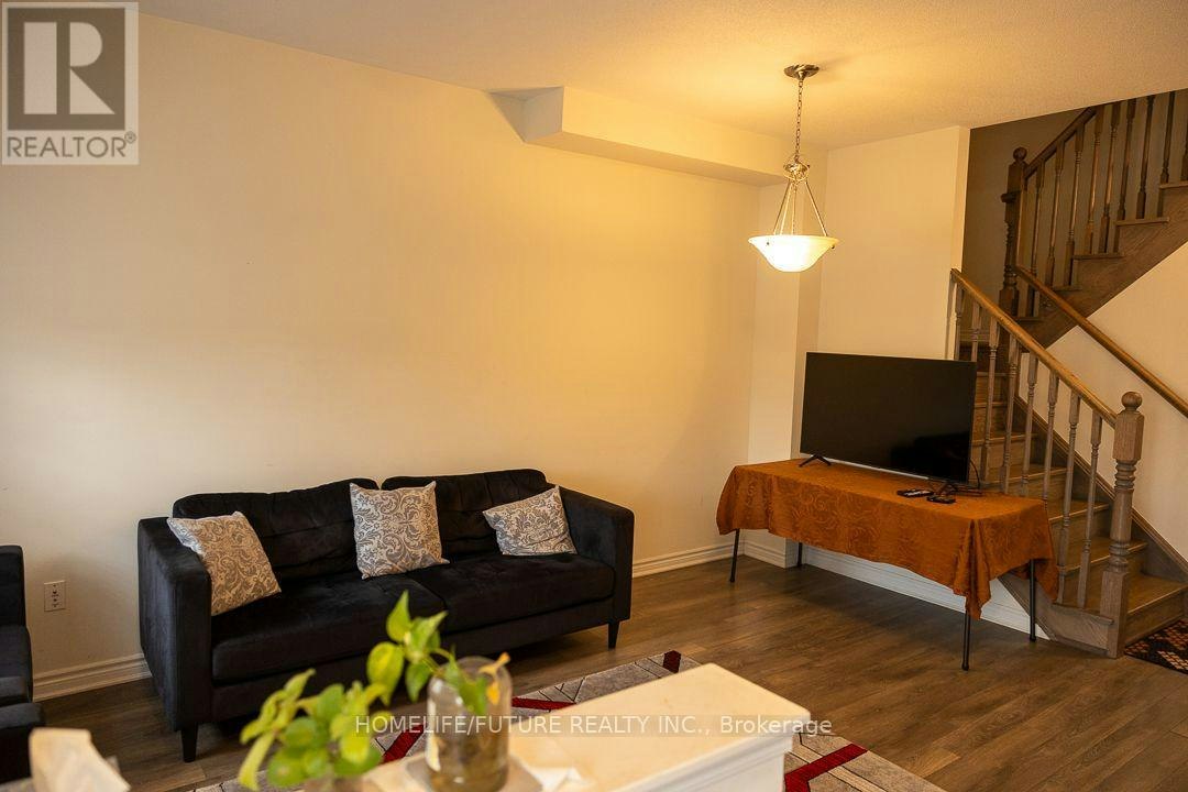 31 Jolly Way, Toronto, ON, M1P 0E2 - 6