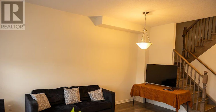 31 Jolly Way, Toronto, ON, M1P 0E2 - 6