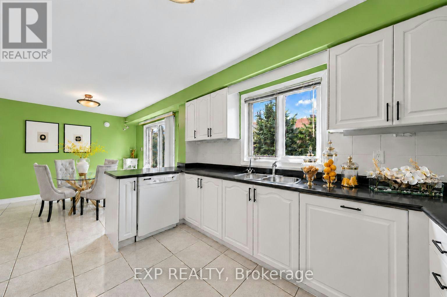 19 Springbrook Drive, Richmond Hill, ON, L4B 3R9 - 12