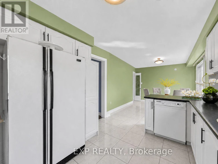 19 Springbrook Drive, Richmond Hill, ON, L4B 3R9 - 13