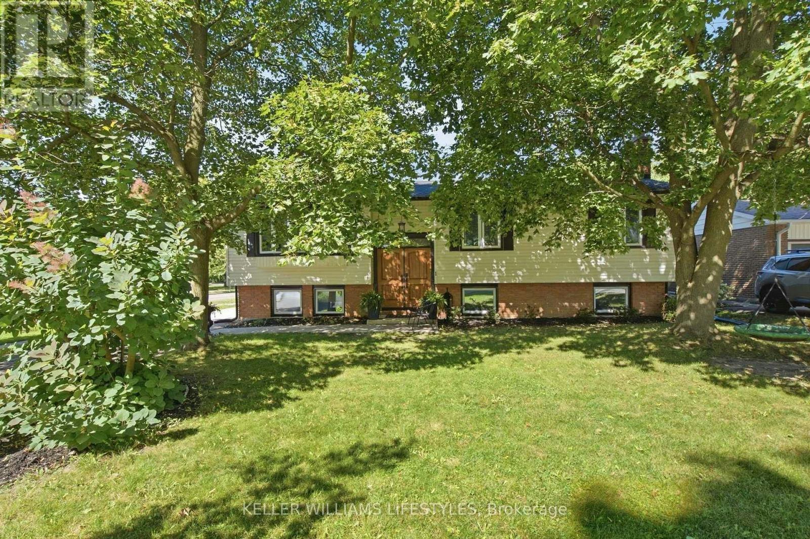 1 Queen Anne Circle, London, ON, N6H 4B6