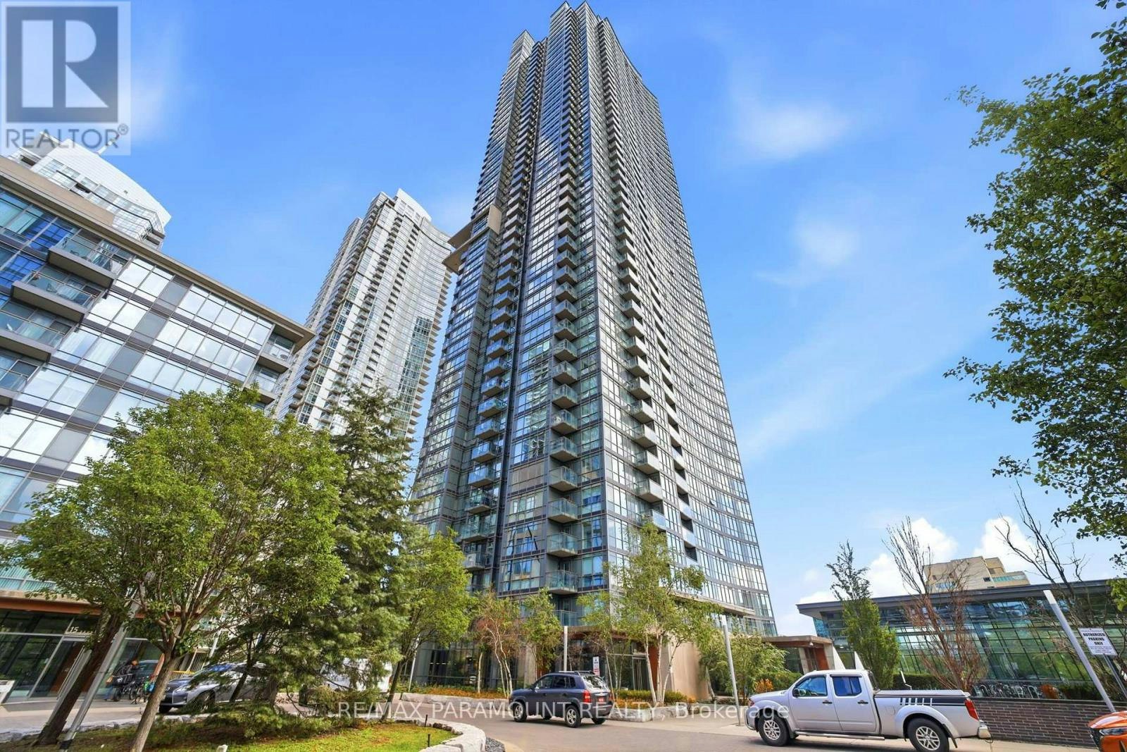 215-11 Brunel Court, Toronto, ON, M5V 3Y3