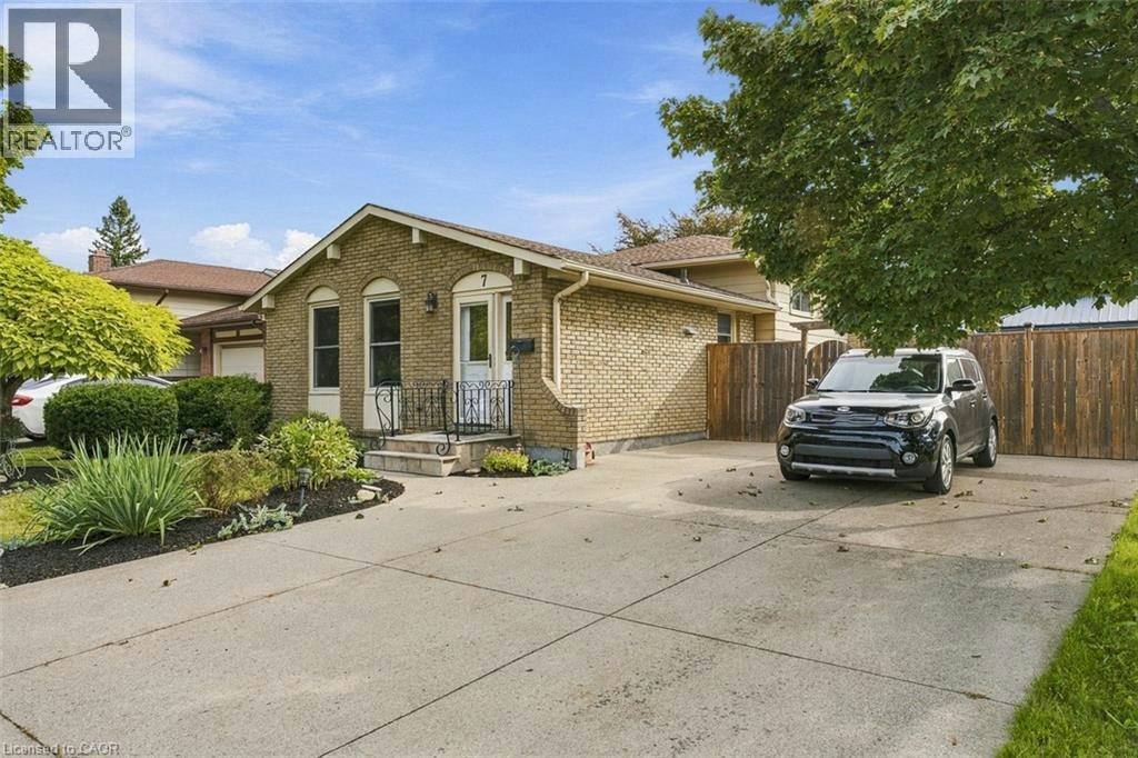 7 Roehampton Avenue, St. Catharines, ON, L2M 7K9