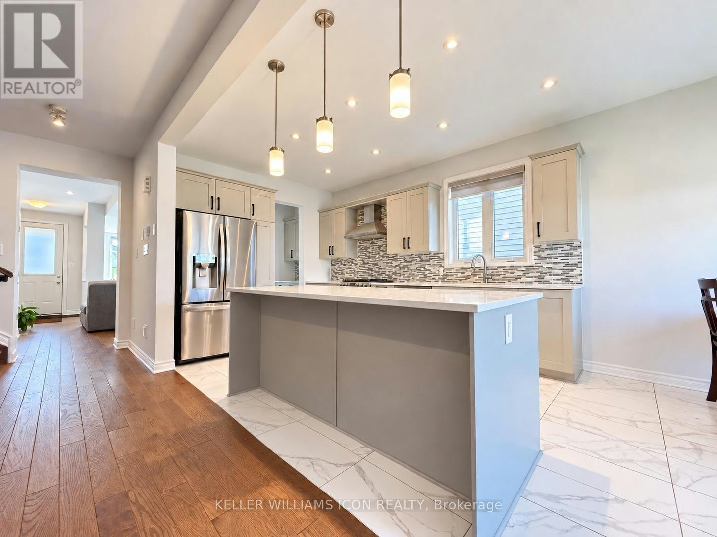 306 Memorial Grove, Ottawa, ON, K1X 0C8 - 4