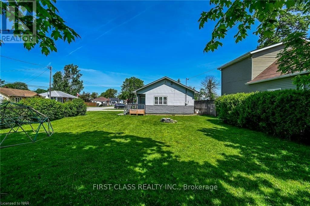 64 Dominion Road, Fort Erie, ON, L2A 1E6 - 2