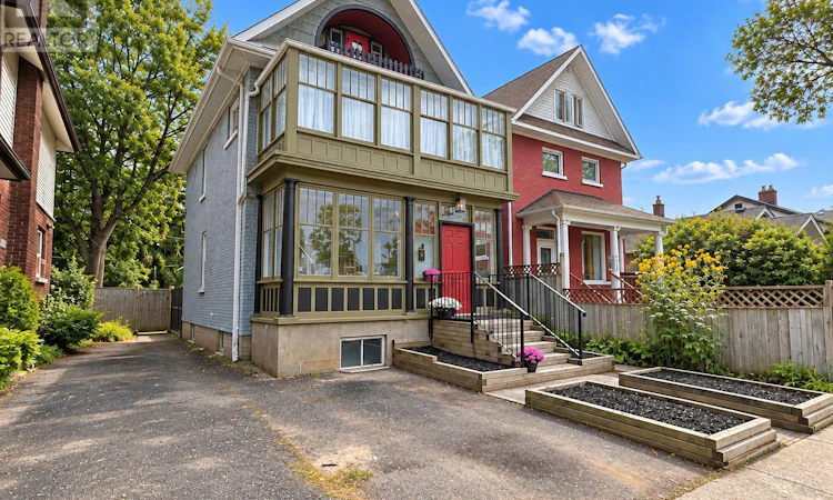 420 Marks Street S
