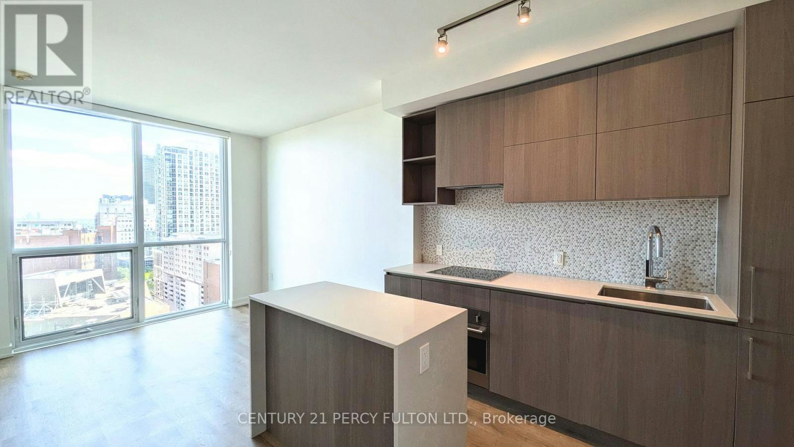 1610-1 Yorkville Avenue, Toronto, ON, M4W 1L1 - 2