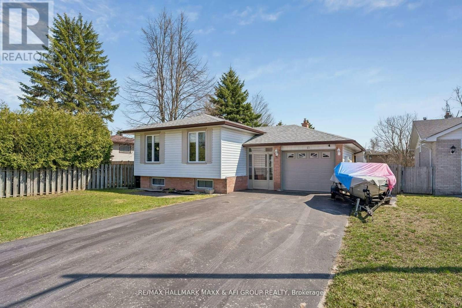 11 Charlotte Court, Barrie, ON, L4N 6B2