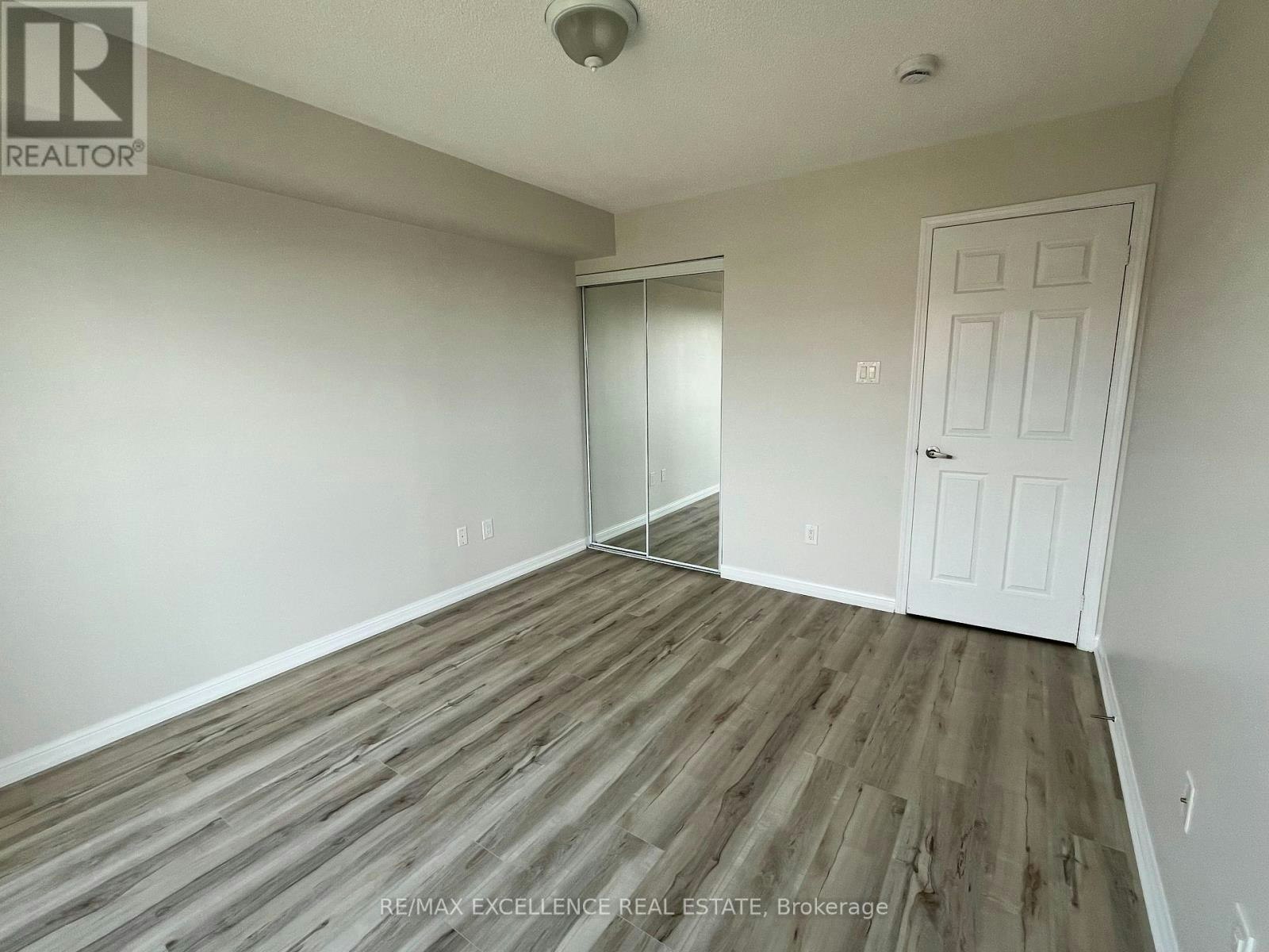 180-250 Sunny Meadow Boulevard, Brampton, ON, L6R 3Y6 - 5