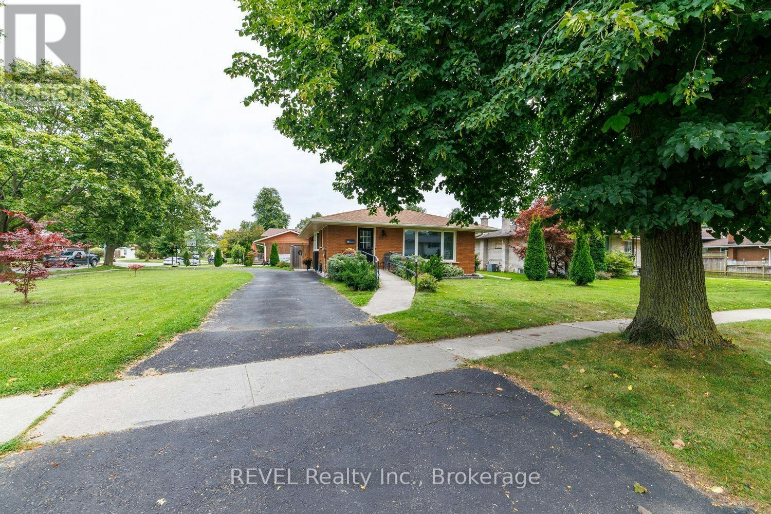 70 Champlain Avenue, Welland, ON, L3C 2L7