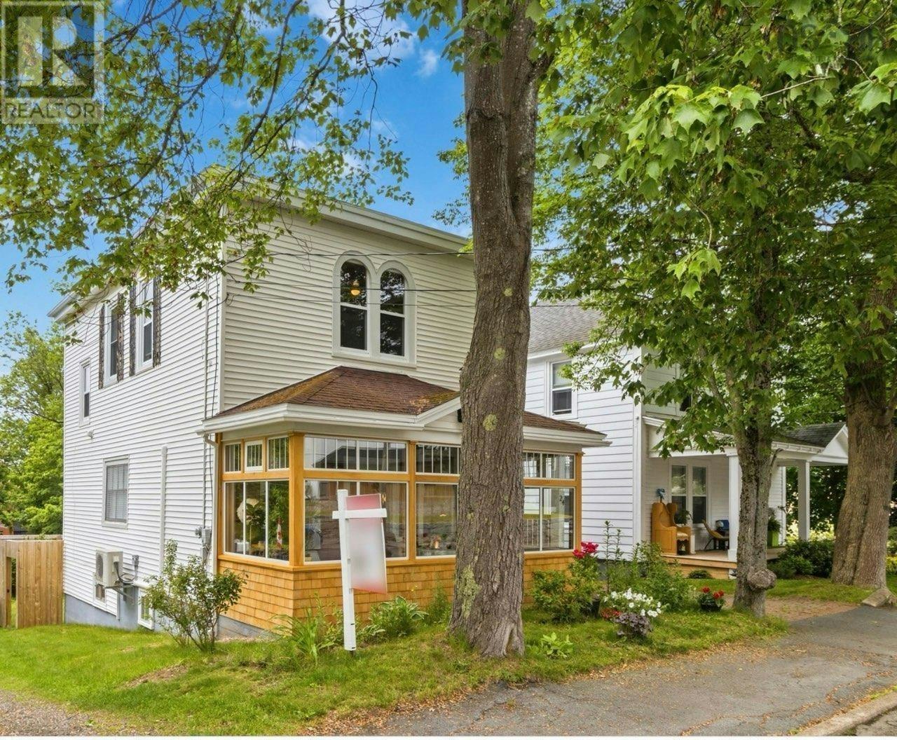 24 Queen Street, Bridgewater, NS, B4V 1P1