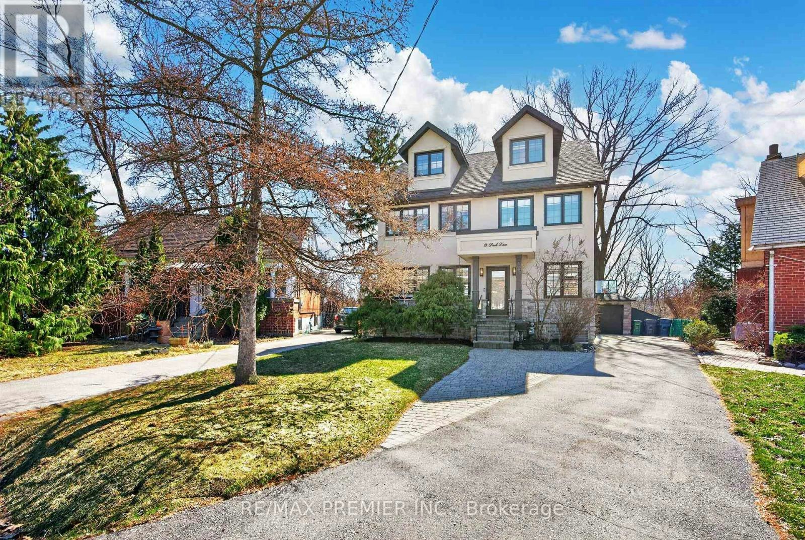 19 Park Lane, Toronto, ON, M8Y 1R7
