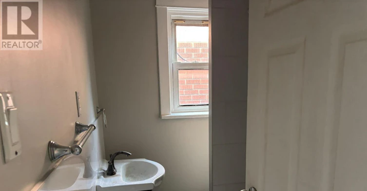 UPPER B-507 Oakwood Avenue, Toronto, ON, M6E 2W9 - 10