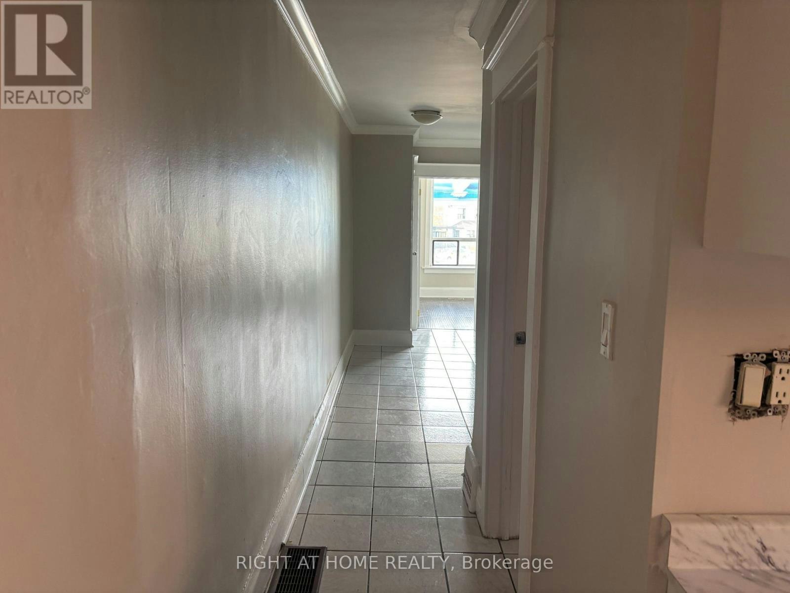 UPPER B-507 Oakwood Avenue, Toronto, ON, M6E 2W9 - 5
