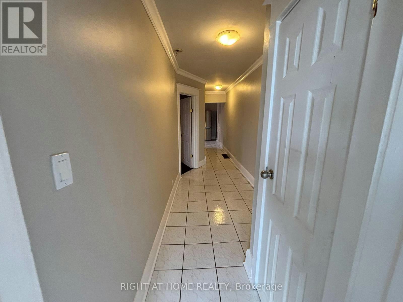 UPPER B-507 Oakwood Avenue, Toronto, ON, M6E 2W9 - 9