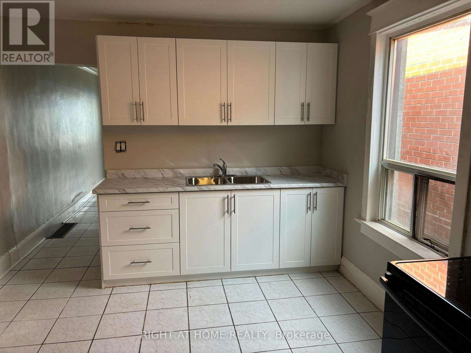 UPPER B-507 Oakwood Avenue, Toronto, ON, M6E 2W9