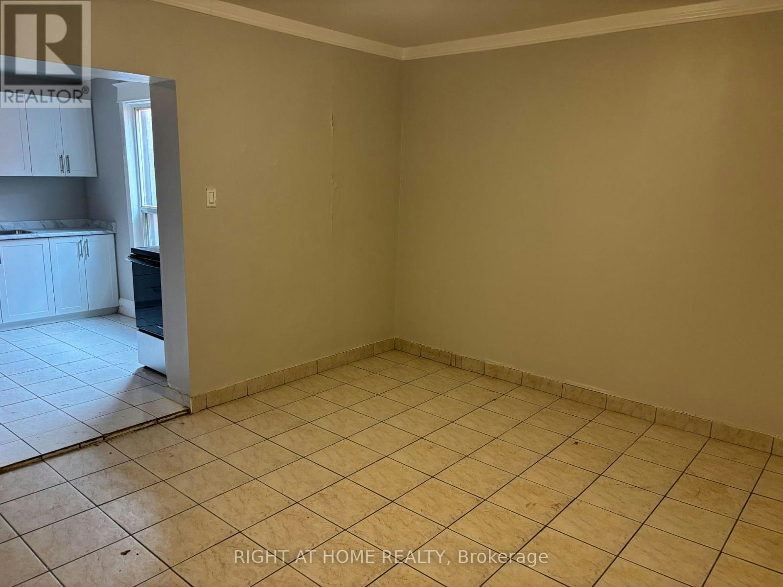 UPPER B-507 Oakwood Avenue, Toronto, ON, M6E 2W9 - 4