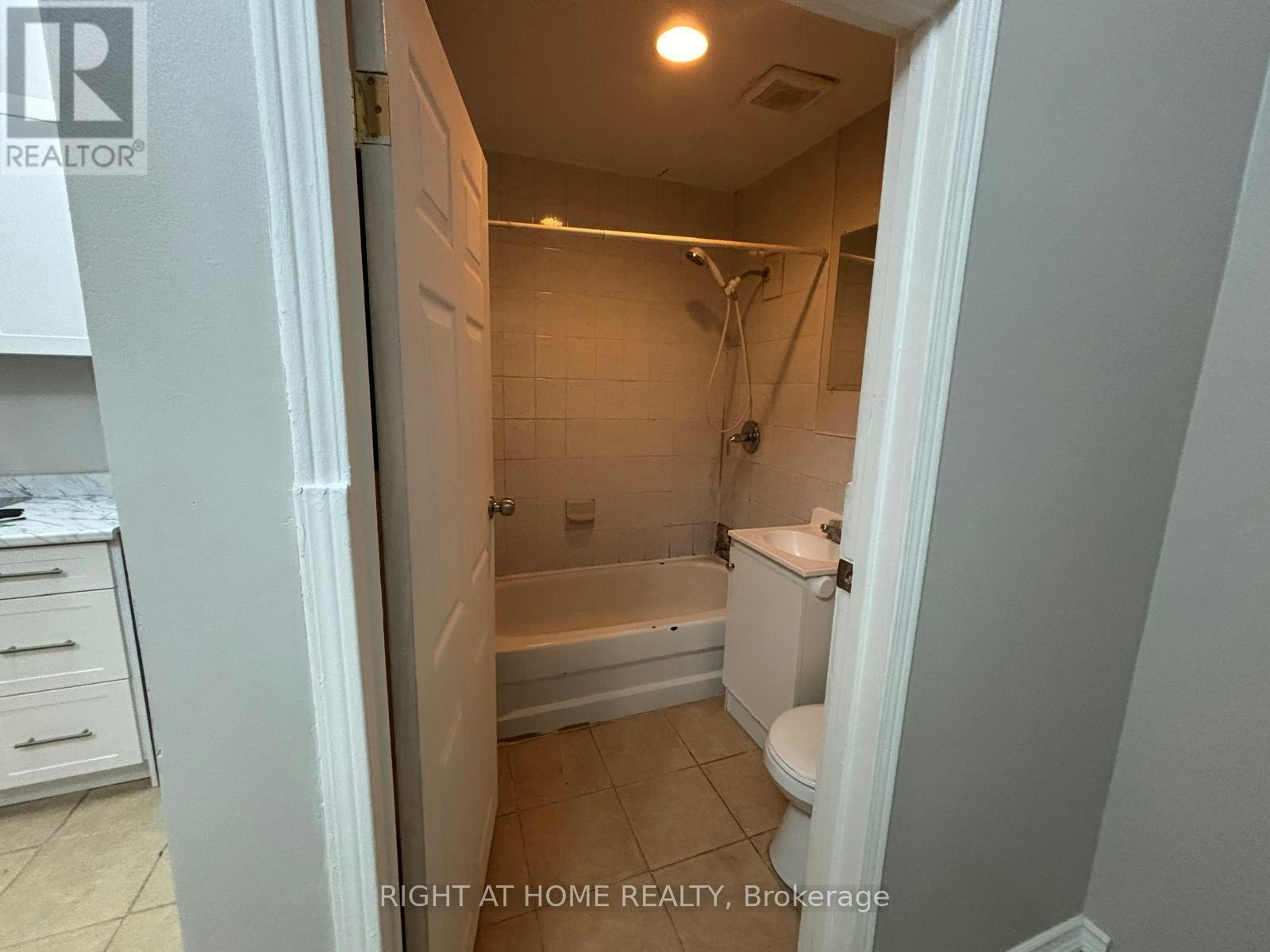 MAIN-505 Oakwood Avenue, Toronto, ON, M6E 2W9 - 7