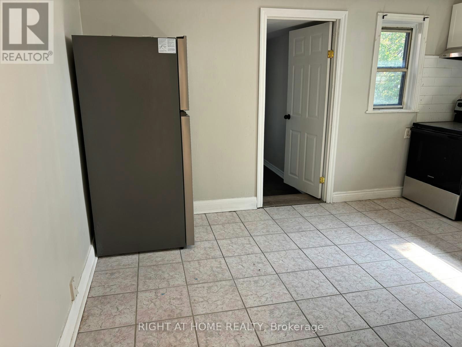 1 UPPER-503 Oakwood Avenue, Toronto, ON, M6E 2W9 - 11