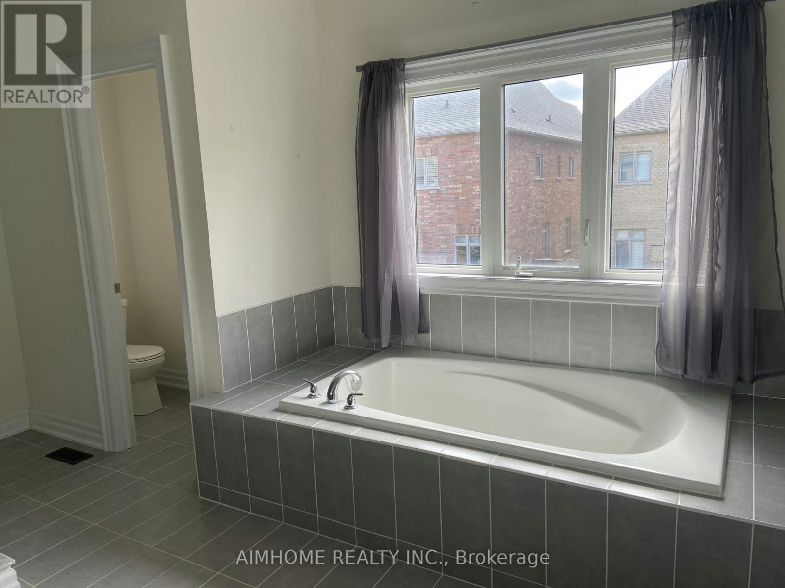 119 Hackwood Crescent, Aurora, ON, L4G 0T9 - 8