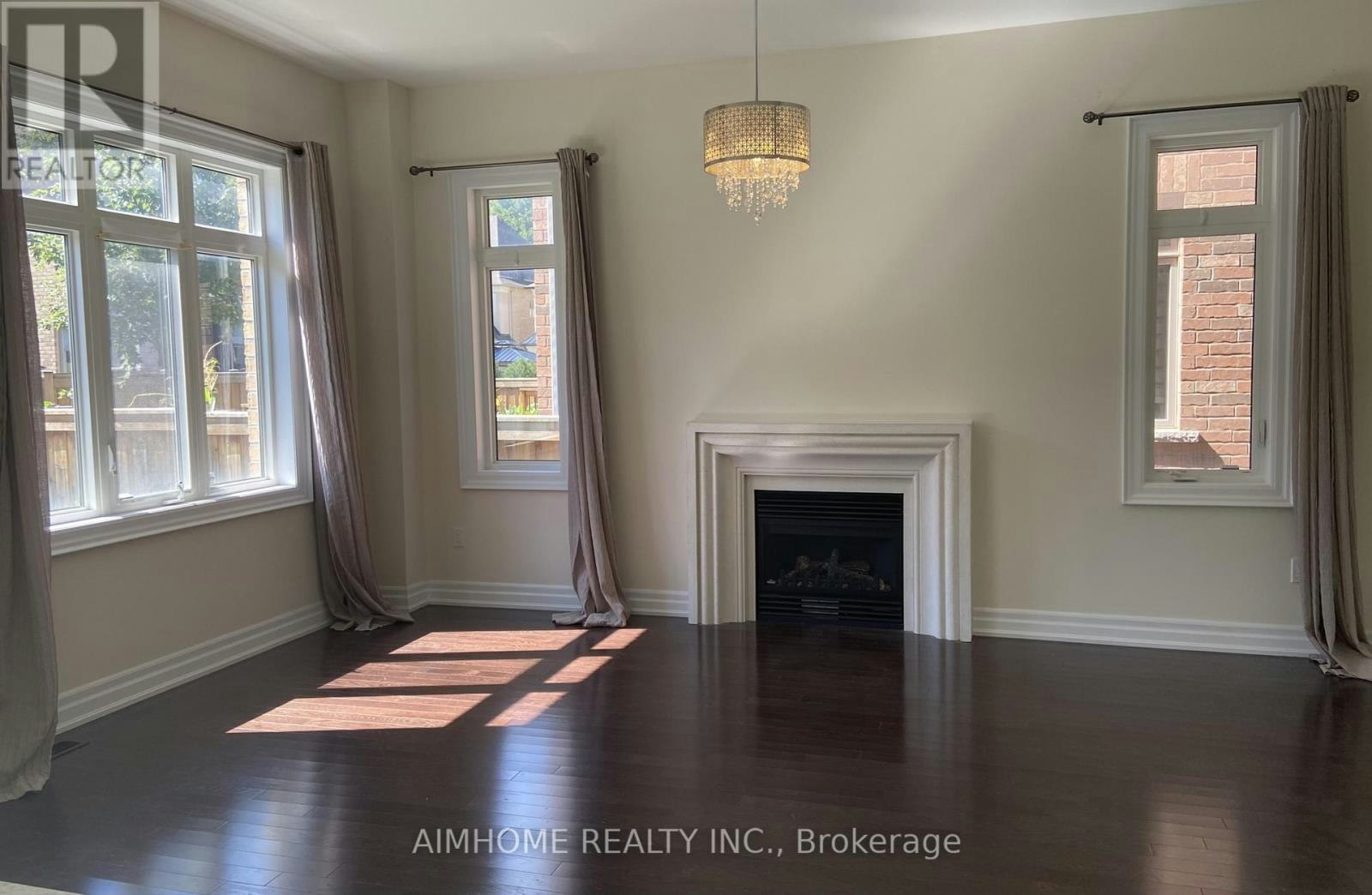 119 Hackwood Crescent, Aurora, ON, L4G 0T9 - 2