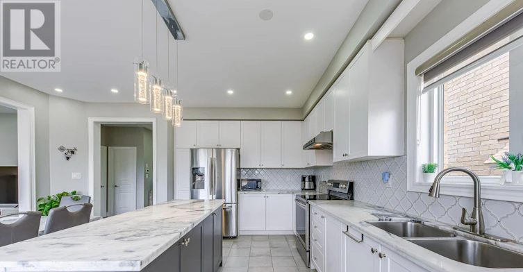 99 Mcknight Avenue N, Hamilton, ON, L8B 0T8 - 8