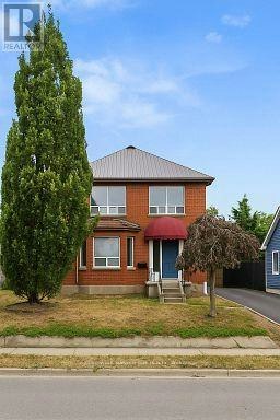 MAIN-220 Bloor Street W, Oshawa, ON, L1J 1P8