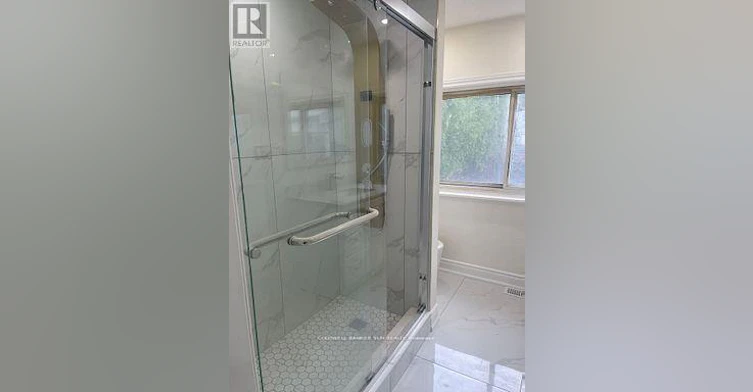 MAIN-220 Bloor Street W, Oshawa, ON, L1J 1P8 - 8