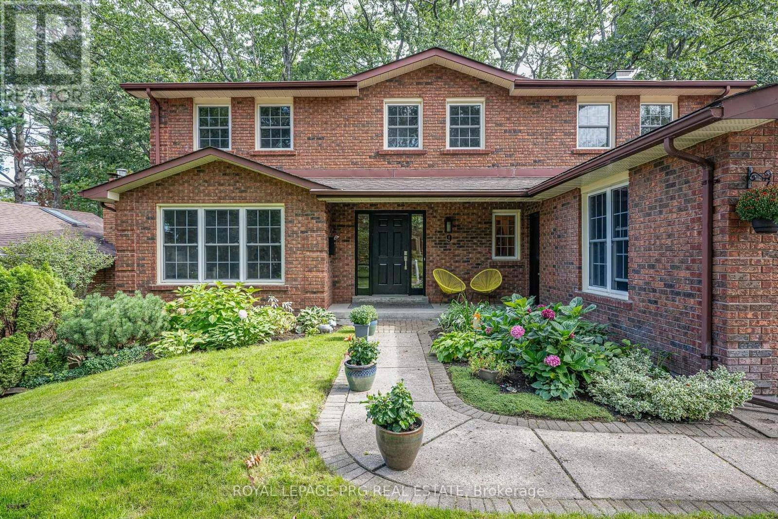 9 Oakridge Drive, Barrie, ON, L4N 5N6