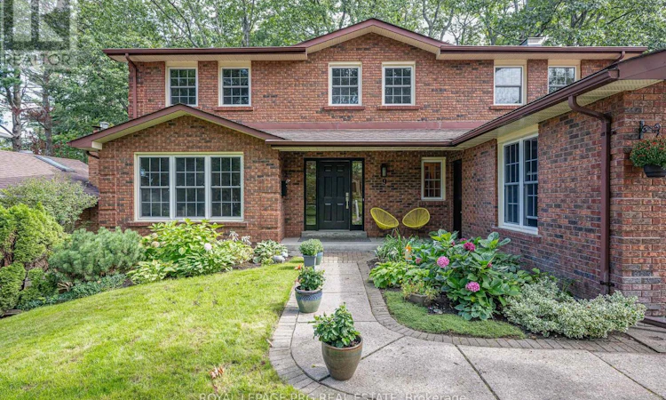 9 Oakridge Drive