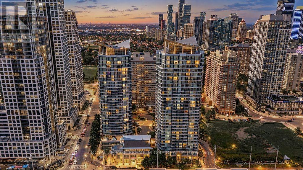 611-33 Elm Drive W, Mississauga, ON, L5B 4M2