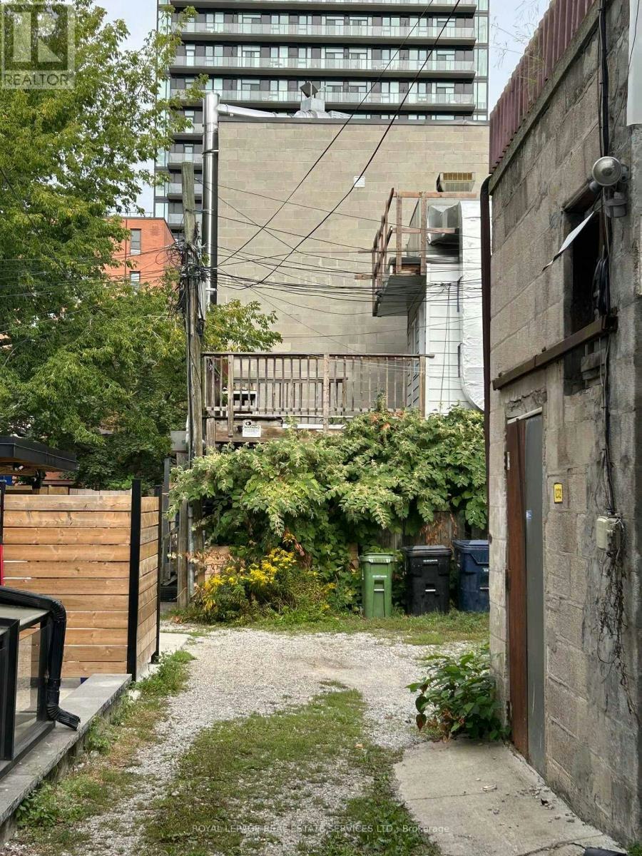 UPPER-1226 King Street W, Toronto, ON, M6K 1G4 - 21