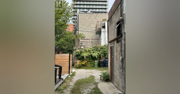 UPPER-1226 King Street W, Toronto, ON, M6K 1G4 - 21
