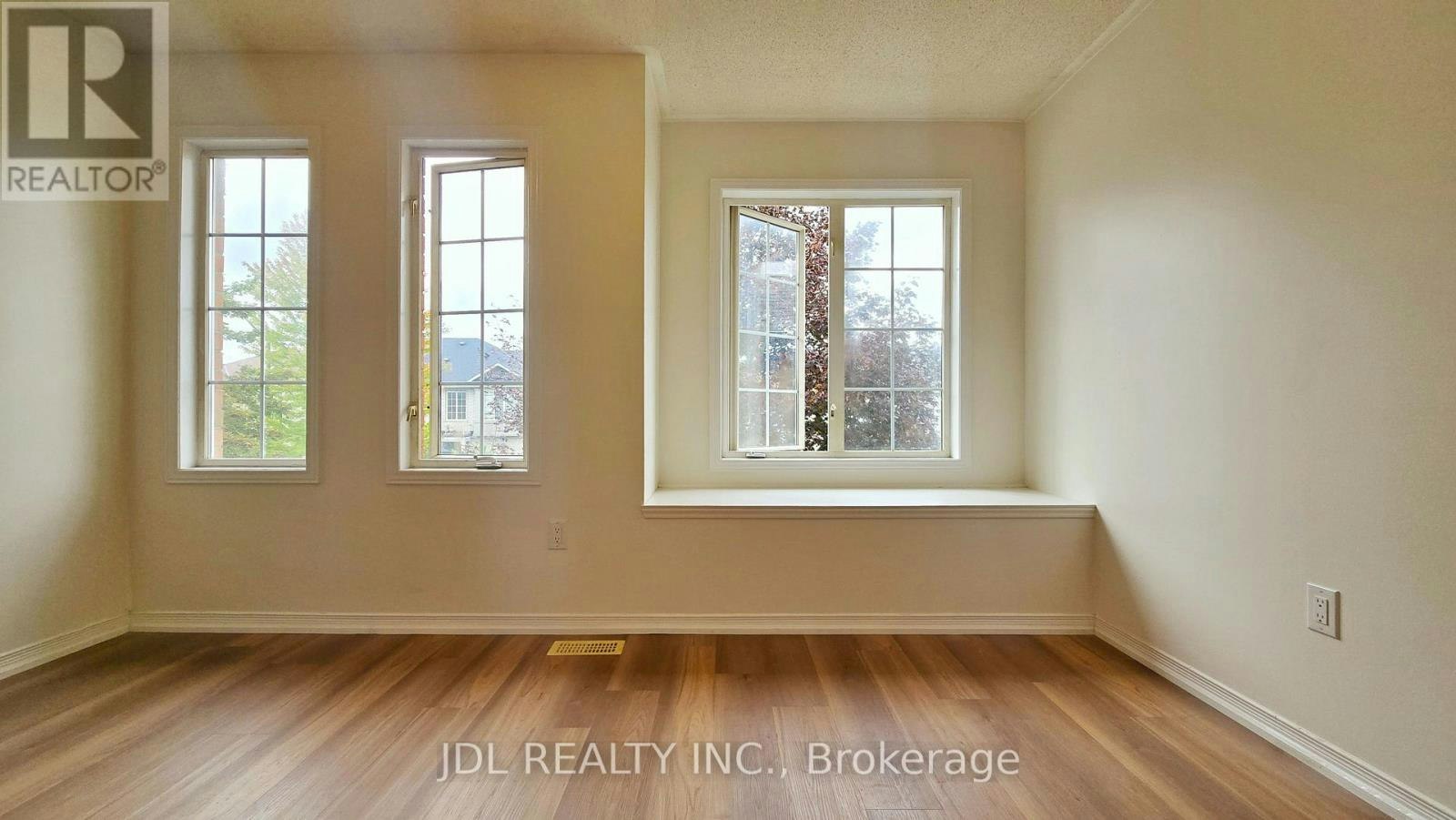 37 Holmwood Street, Richmond Hill, ON, L4B 4K5 - 2